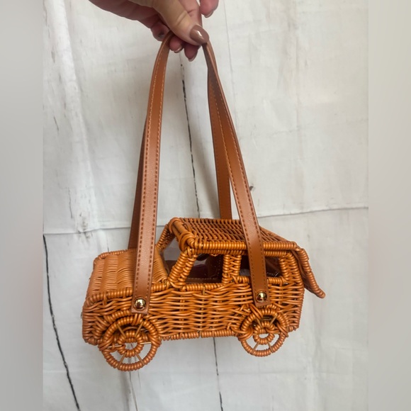 NWT Wicker Car Jeep Shaped Handbag Tommy Bahama Viral Tik Tok Bag Brown Tan - Picture 3 of 11